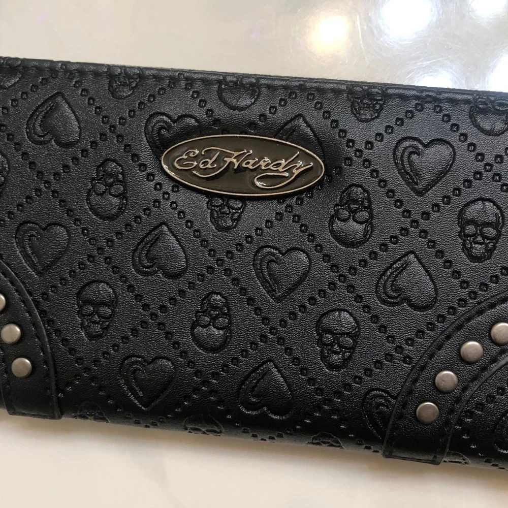 Ed Hardy Black Faux Leather ZA Wallet Embossed Skull & Heart Pattern NWT - Picture 14 of 16